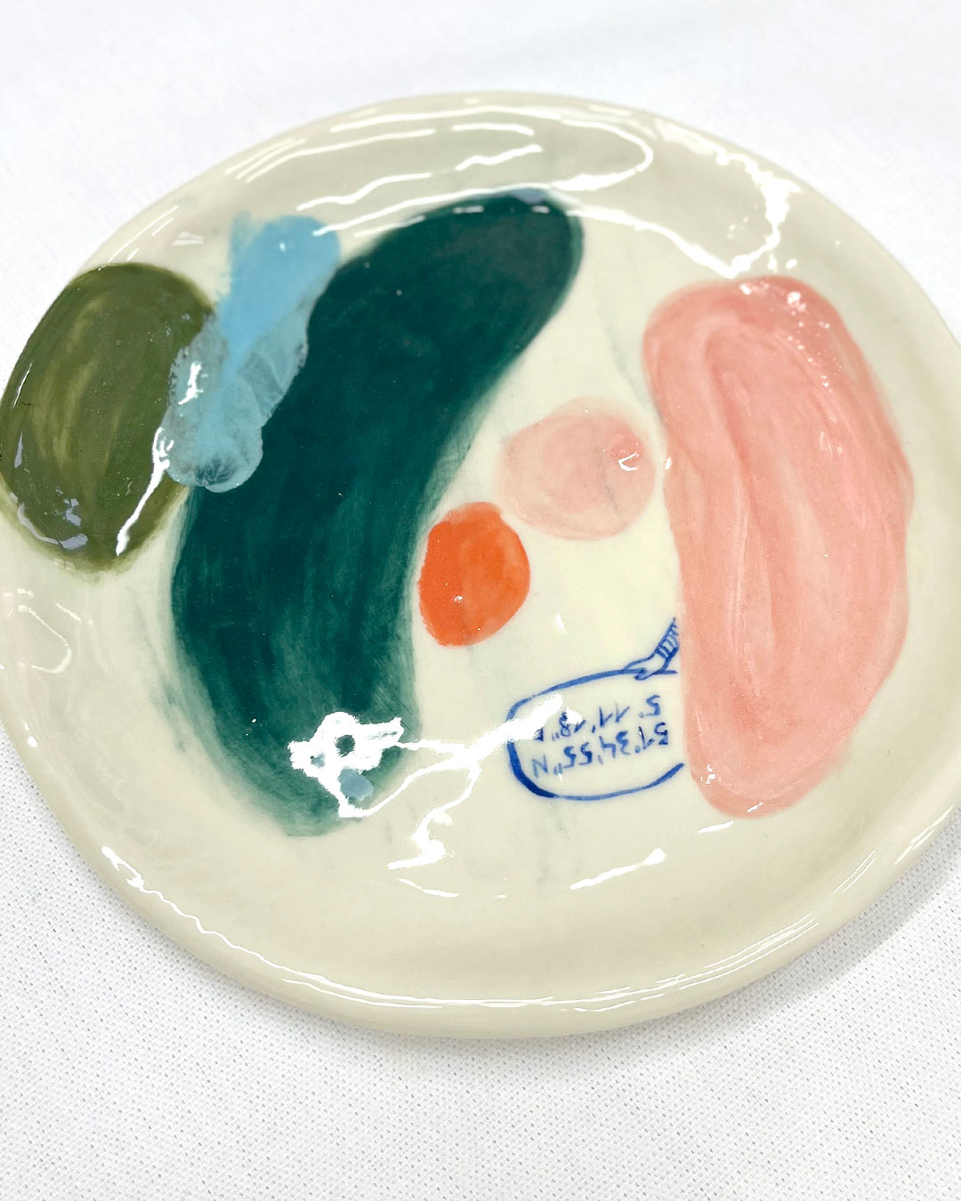 Platos y pintura / Plates and painting